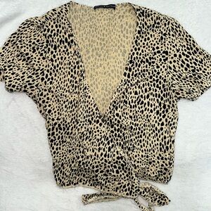 BRANDY MELVILLE CROSS TOP